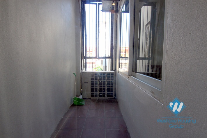 Lake view apartment available for rent in Quang An street, Tay Ho, Hanoi 